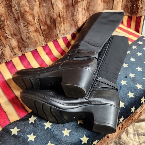 Boots - Picture 4 of 4